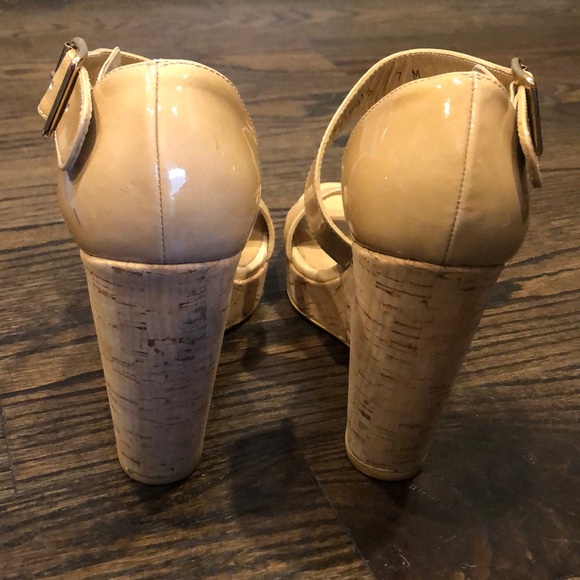 Stuart Weitzman cream wedges - Picture 3 of 4